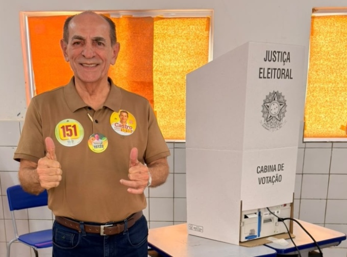 Mafcelo Castro vota em São Raimundo Nonato: "serviço prestado"