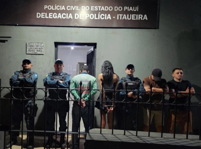 Suspeitos são presos durante ação contra o tráfico de drogas em Itaueira