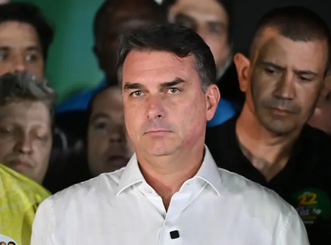 EUA pediram a Flávio Bolsonaro que retirasse de carta trecho em que se dizia ‘presidente eleito’